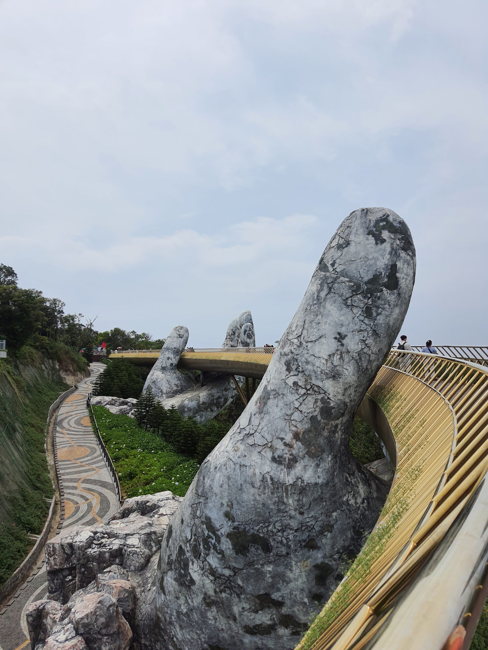 峴港・巴拿山黃金佛手橋一日